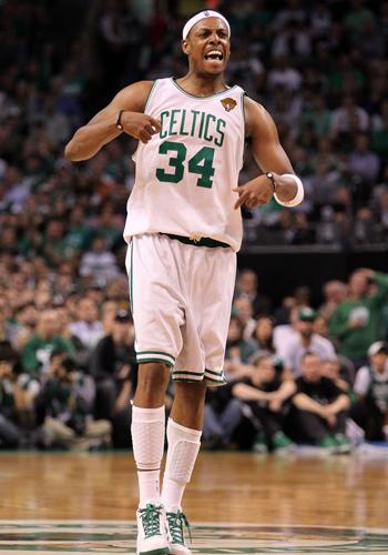 年轻球迷把 年轻球迷把